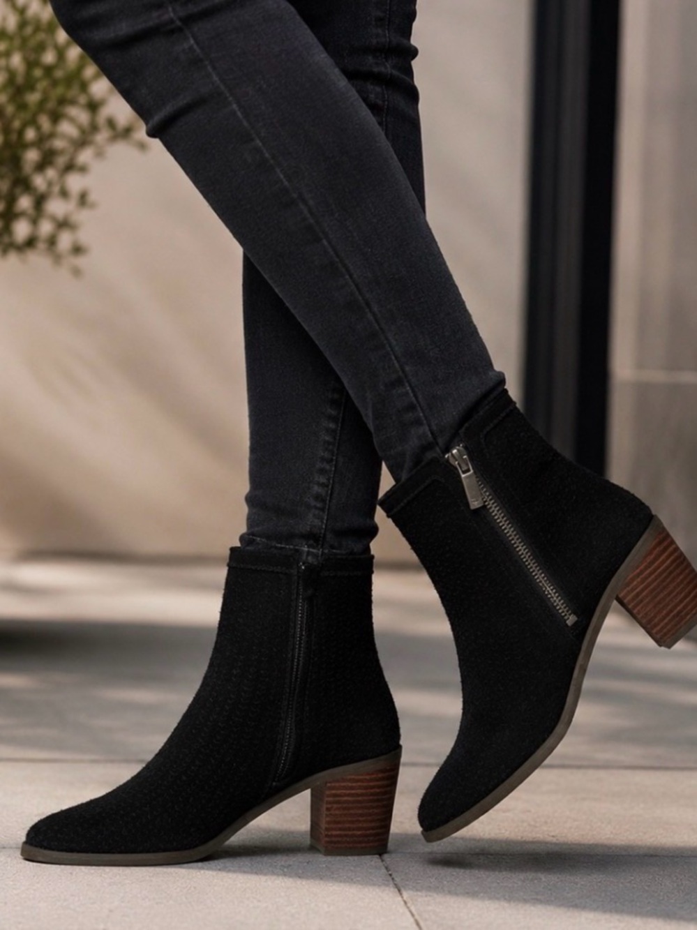 Lucky Brand size 7 med NEW Black Suede Ankle Boot with Stacked Heel SUEDE